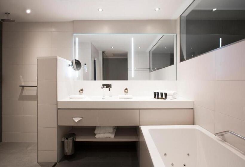 غرفة قياسية مزوَّدة بجاكوزي, Klein Zwitserland