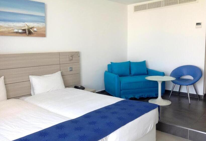 Номер Deluxe Вид на Море, Limanaki Beach Hotel & Suites