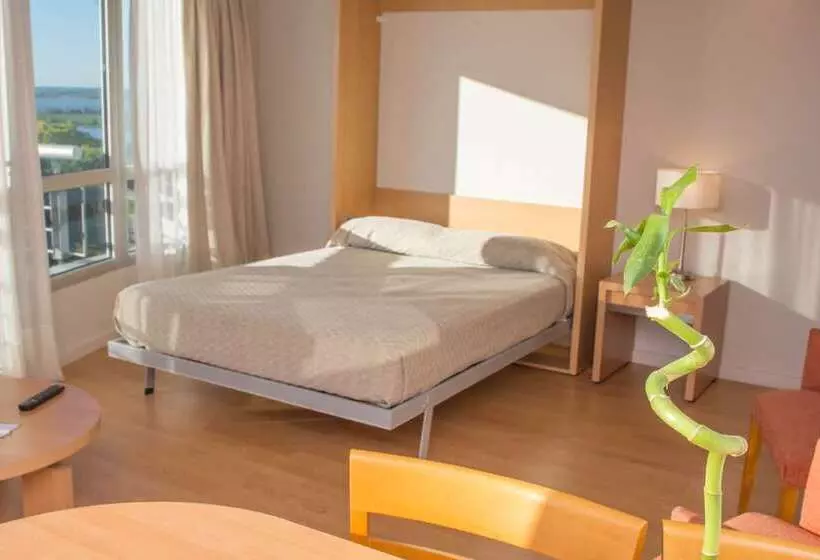スイート, Maran Suites & Towers