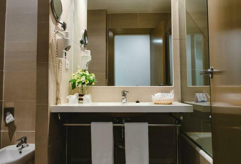 Номер Basic, Mas Camarena