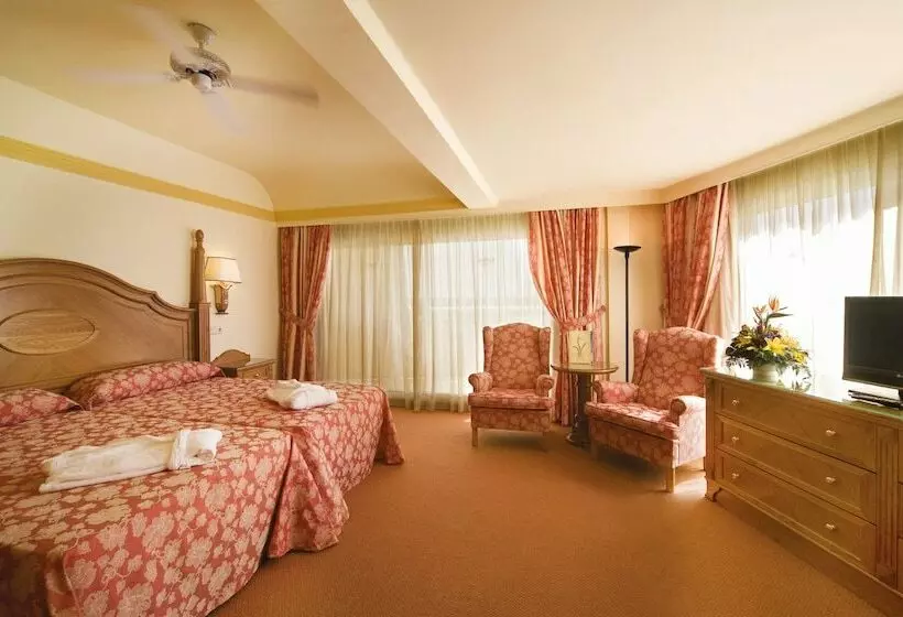 سوییت جونیور با چشم‌انداز دریا, Hotel Riu Palace Tres Islas