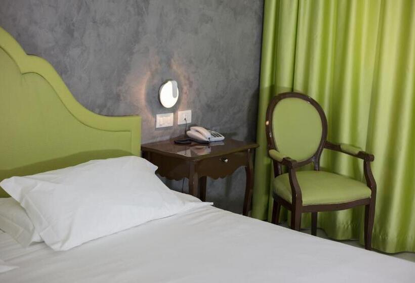 غرفة سوبيريور ثلاثية, Blue Relais Malpensa Lago Maggiore