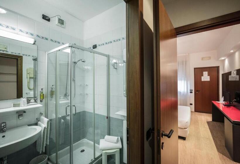 غرفة قياسية ثلاثية, Blue Relais Malpensa Lago Maggiore