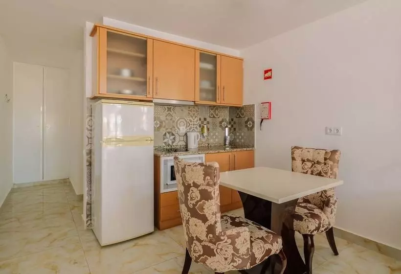 استودیوی استاندارد, Muthu Clube Praia Da Oura