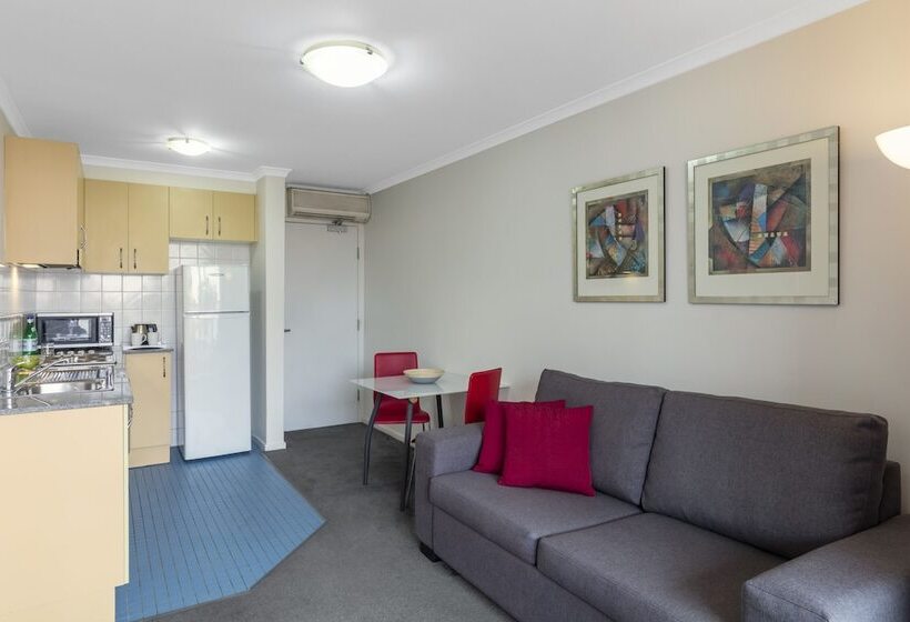 شقة غرفة واحدة, Nesuto Chippendale