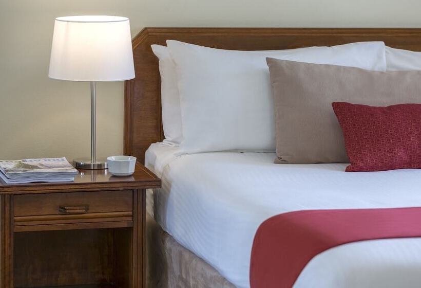 إستوديو قياسى, Nesuto Chippendale