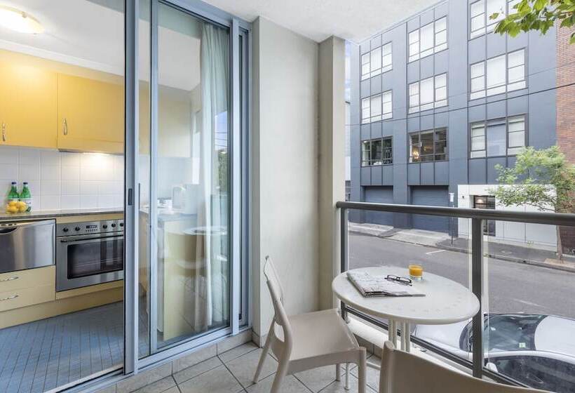 إستوديو قياسى, Nesuto Chippendale