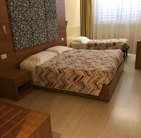 スタンダードトリプルルーム, Elys