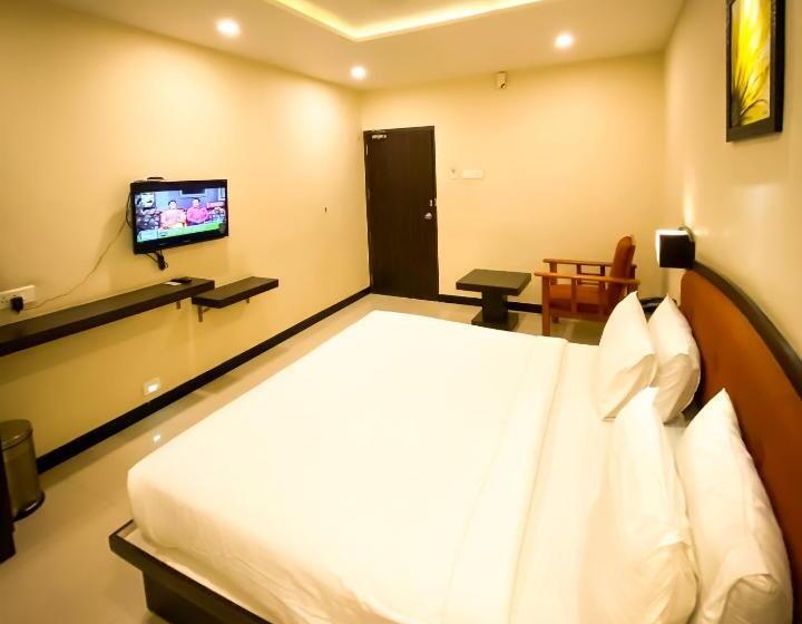 Deluxe Rum, Shree Residency