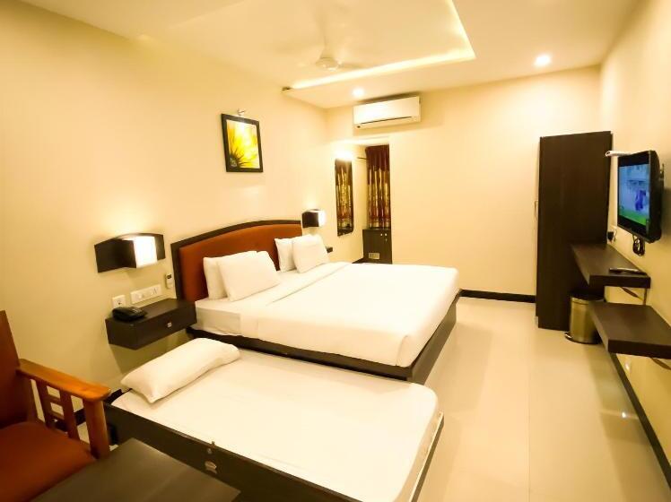 Deluxe Rum, Shree Residency