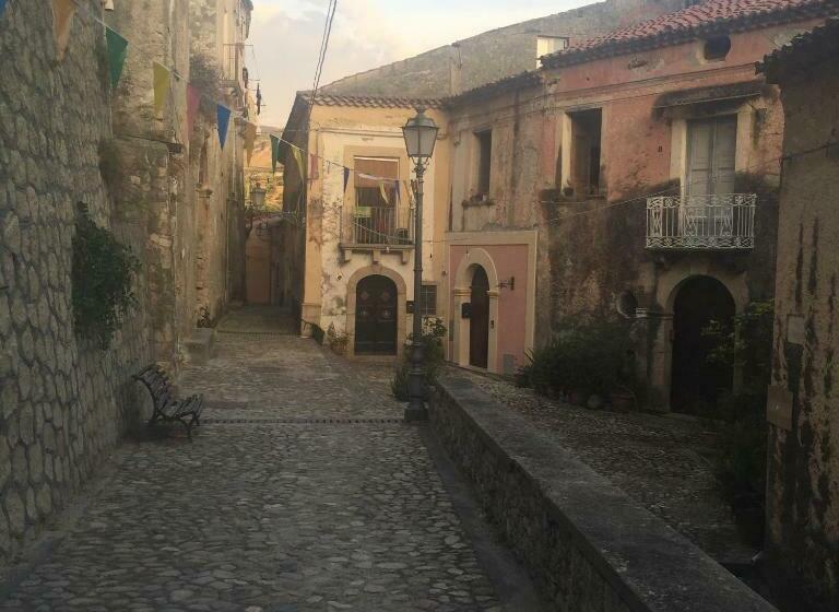 غرفة قياسية, Alla Chiazzetta Calabria