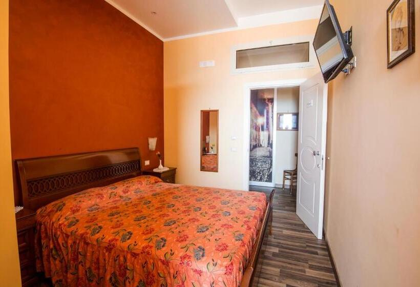 غرفة قياسية مطلّة علي البحر, Alla Chiazzetta Calabria