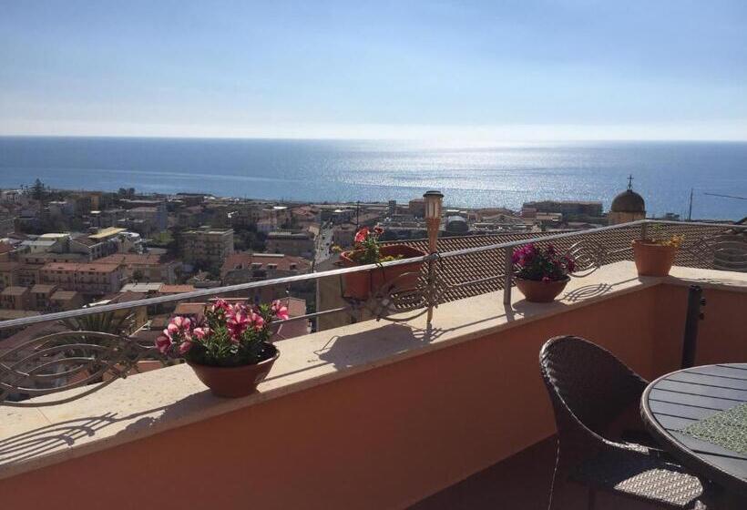 غرفة قياسية مطلّة علي البحر, Alla Chiazzetta Calabria