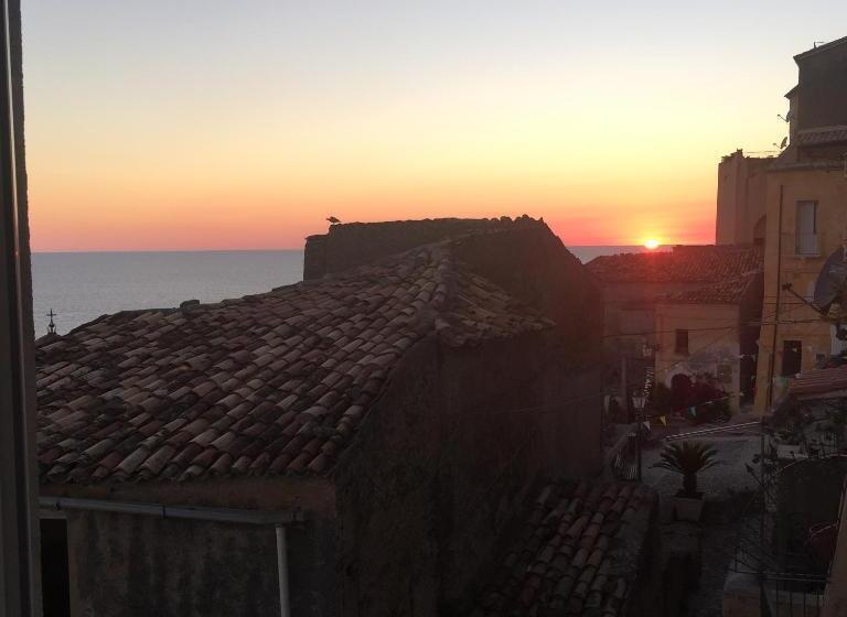 غرفة قياسية مطلّة علي البحر, Alla Chiazzetta Calabria
