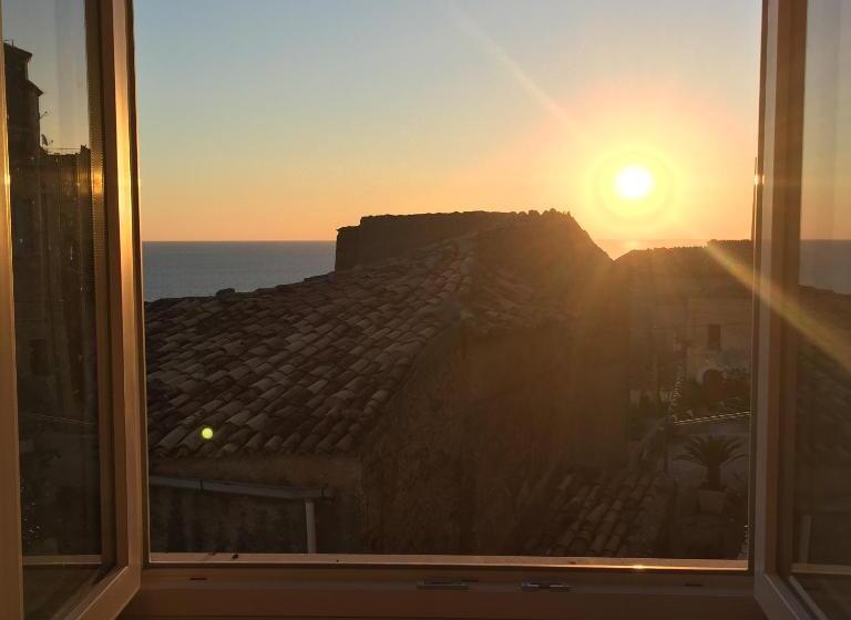 غرفة قياسية مطلّة علي البحر, Alla Chiazzetta Calabria