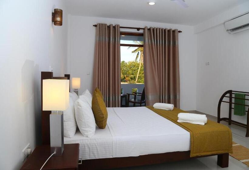 Quarto Deluxe com Sacada, Hikka Regent
