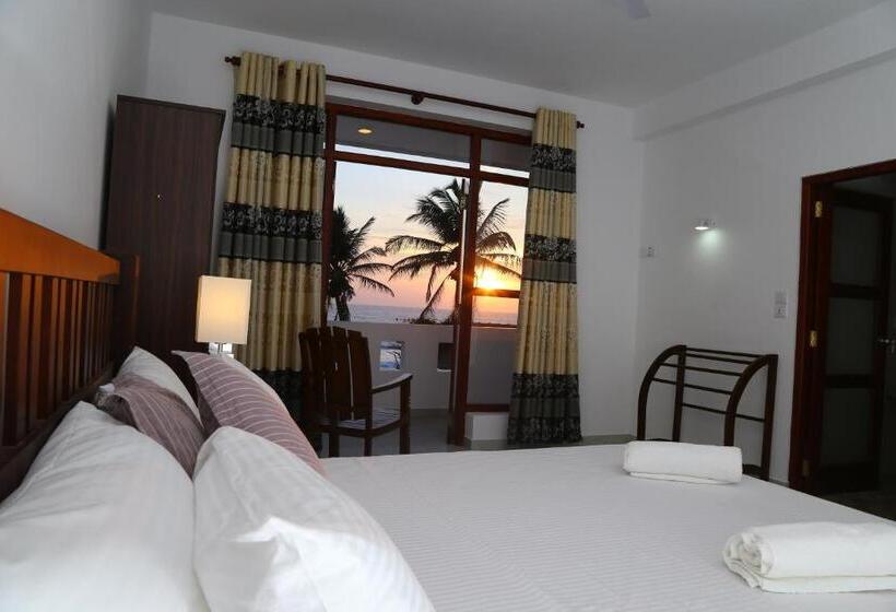 Quarto Deluxe com Sacada, Hikka Regent