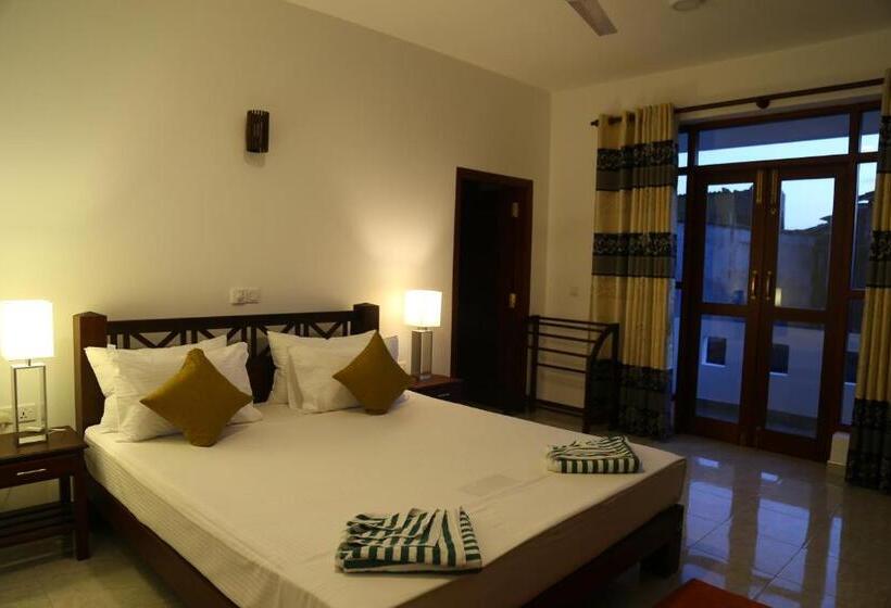 Quarto Deluxe com Sacada, Hikka Regent