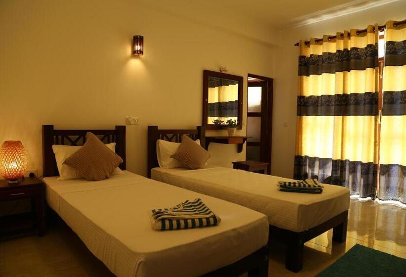 Quarto Deluxe com Sacada, Hikka Regent