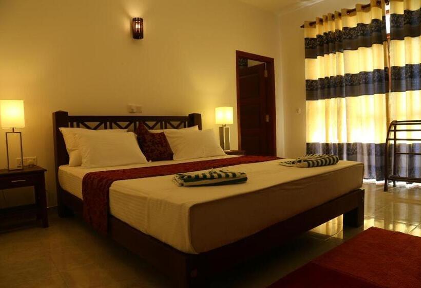 Quarto Deluxe com Sacada, Hikka Regent