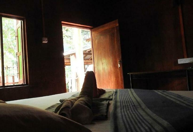 经济房, River Side Cabana