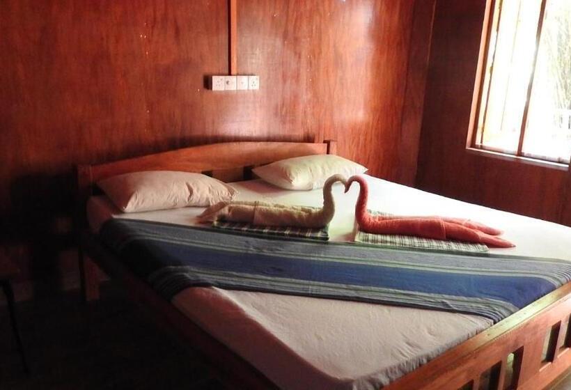 经济房, River Side Cabana