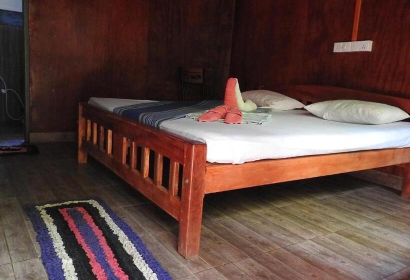 经济房, River Side Cabana