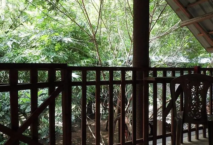 エコノミートリプルルーム, River Side Cabana