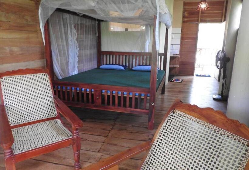 带大床的豪华间, River Side Cabana