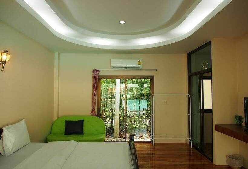 غرفة قياسية مطلّة علي حمام السباحة, Baansuan Aiyara