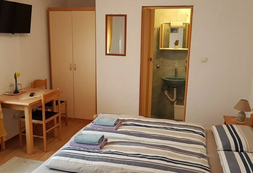 غرفة قياسية ثلاثية, St George B&b