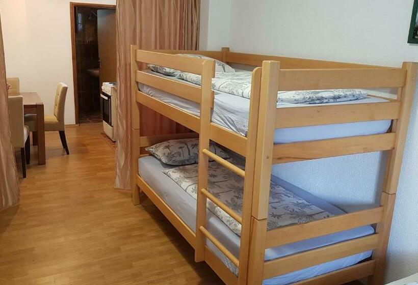 إستوديو قياسى, St George B&b