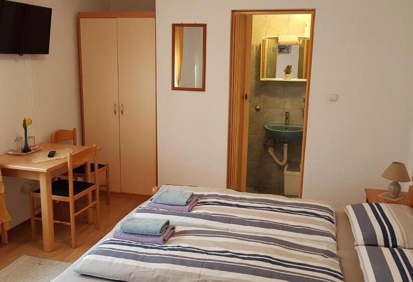 اتاق استاندارد سه نفره, St George B&b