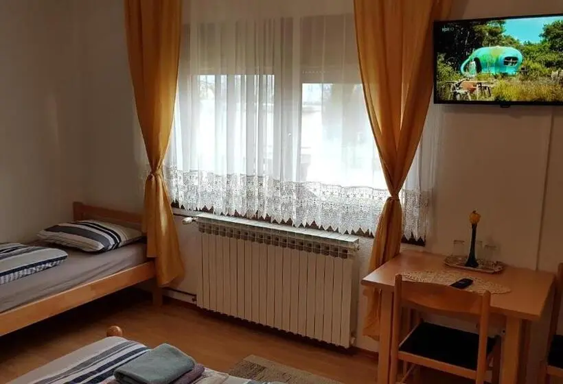 Standard Kolmen Hengen Huone, St George B&b