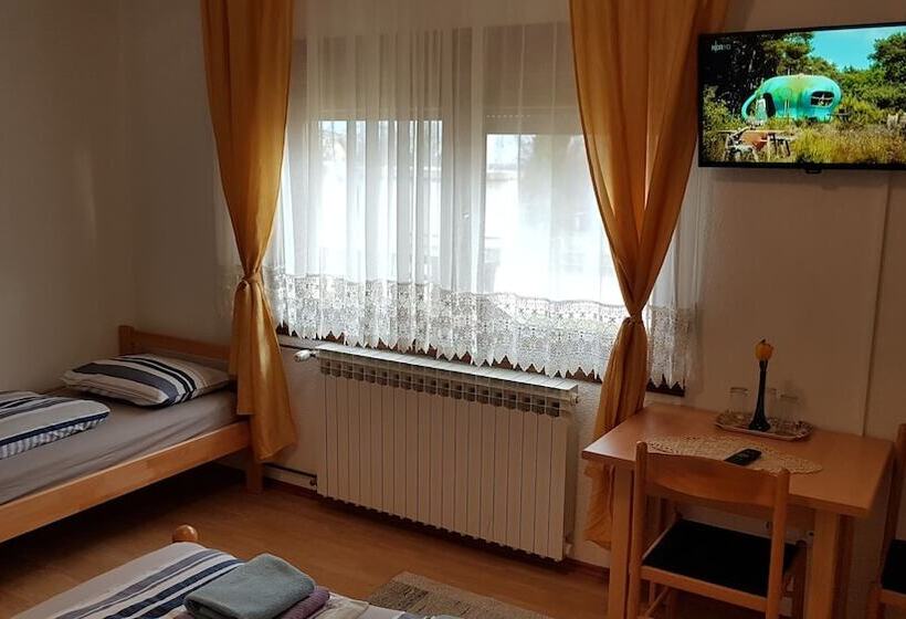 اتاق استاندارد سه نفره, St George B&b