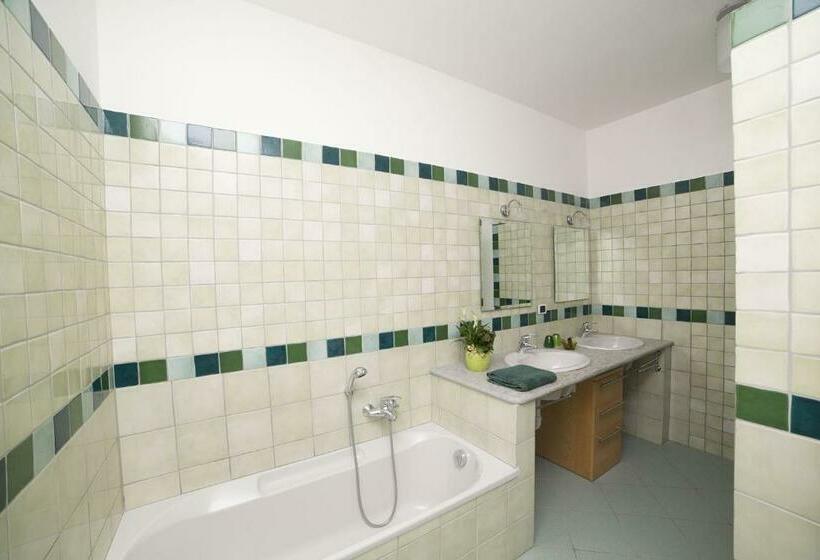 غرفة عائلية, B&b La Frola