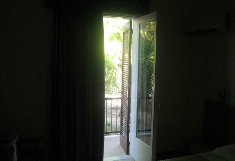 Номер Стандарт Вид на Сад, La Petite Planete