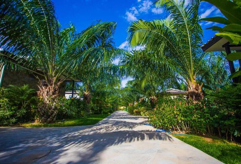 4인용 스탠다드 룸, Palm Pran Resort