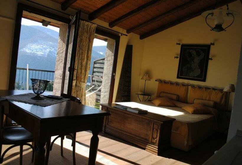 סוויטת ג'וניור עם טרסה, Wine & Art Relais Vallombrosa