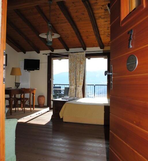 סוויטת ג'וניור עם טרסה, Wine & Art Relais Vallombrosa