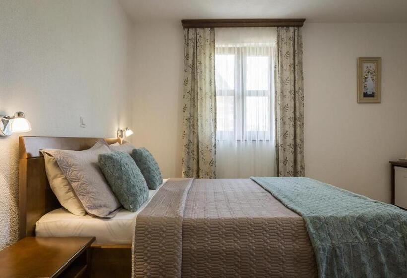 キングサイズベッドのスタンダードルーム, Rooms Imperial House