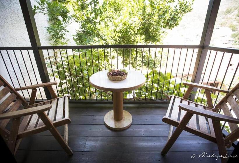 غرفة قياسية, Ambelikos Traditional Agro