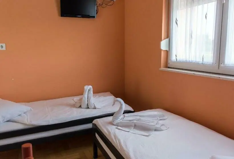 デラックスルーム, Bed And Breakfast Turist