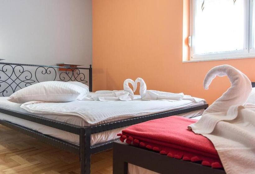 غرفة كلاسيكية ثلاثية, Bed And Breakfast Turist