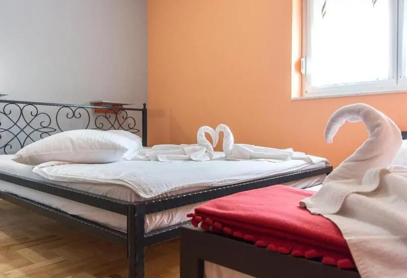 トリプルクラシックルーム, Bed And Breakfast Turist