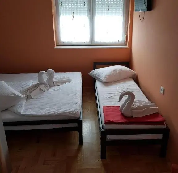 トリプルクラシックルーム, Bed And Breakfast Turist