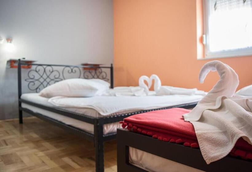 غرفة كلاسيكية ثلاثية, Bed And Breakfast Turist