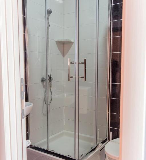 غرفة كلاسيكية ثلاثية, Bed And Breakfast Turist