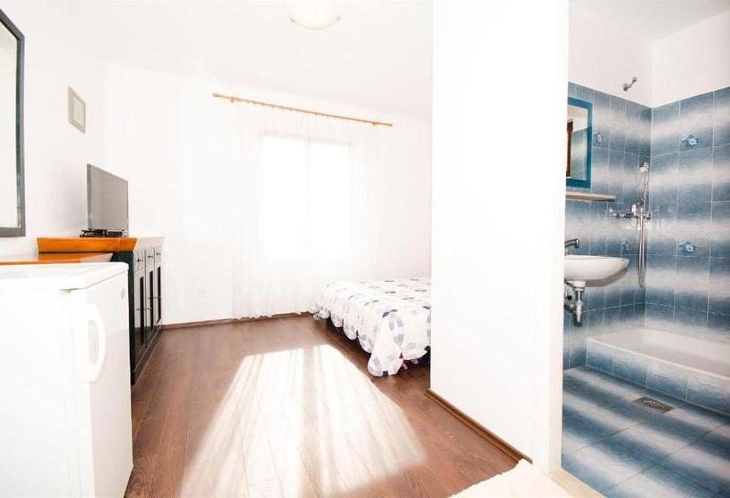 חדר קומפורט עם נוף לים, Guest House Rooms Rose