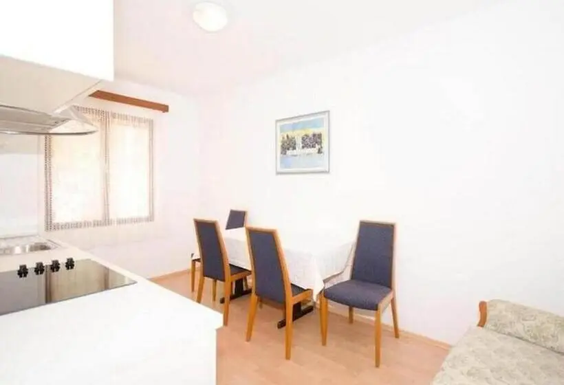 オーシャンビュースタンダードルームバルコニー付き, Guest House Rooms Rose